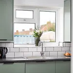 Дом отдыха New Longstays-4bedroom-2bath-6beds-by Fabaccommodation
