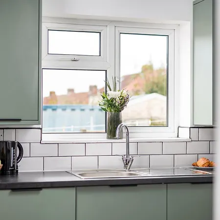 Ferienhaus Longstays-4bedroom-2bath-6beds-by Fabaccommodation