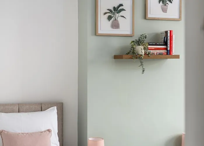 New Longstays-4bedroom-2bath-6beds-by Fabaccommodation *