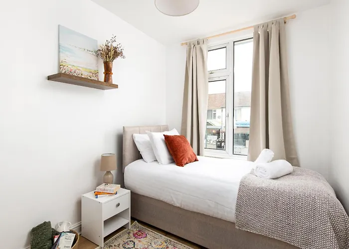 Longstays-4bedroom-2bath-6beds-by Fabaccommodation * Μπρίστολ