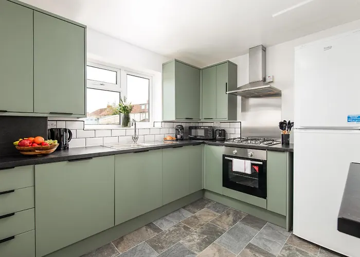 בית נופש Longstays-4bedroom-2bath-6beds-by Fabaccommodation בריסטול