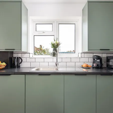 Hébergement de vacances Longstays-4bedroom-2bath-6beds-by Fabaccommodation