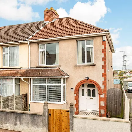 New Longstays-4bedroom-2bath-6beds-by Fabaccommodation Prázdninový dům *