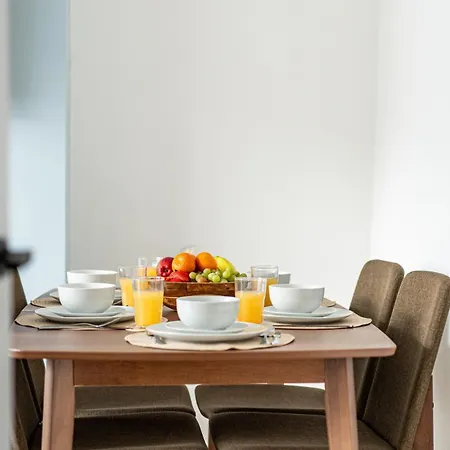 Longstays-4bedroom-2bath-6beds-by Fabaccommodation ブリストル