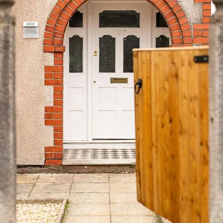 New Longstays-4bedroom-2bath-6beds-by Fabaccommodation Prázdninový dům