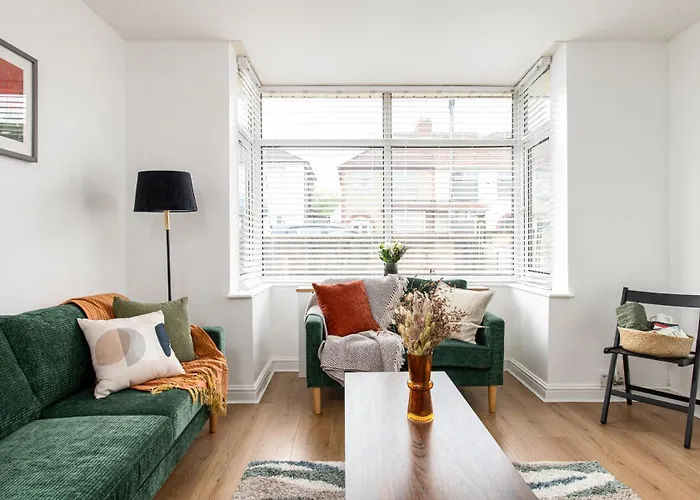 Prázdninový dům New Longstays-4bedroom-2bath-6beds-by Fabaccommodation *