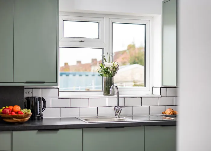 Prázdninový dům New Longstays-4bedroom-2bath-6beds-by Fabaccommodation