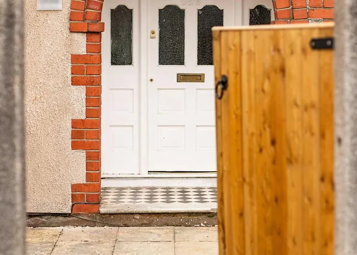 Longstays-4bedroom-2bath-6beds-by Fabaccommodation 펜션