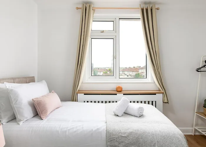 New Longstays-4bedroom-2bath-6beds-by Fabaccommodation Prázdninový dům