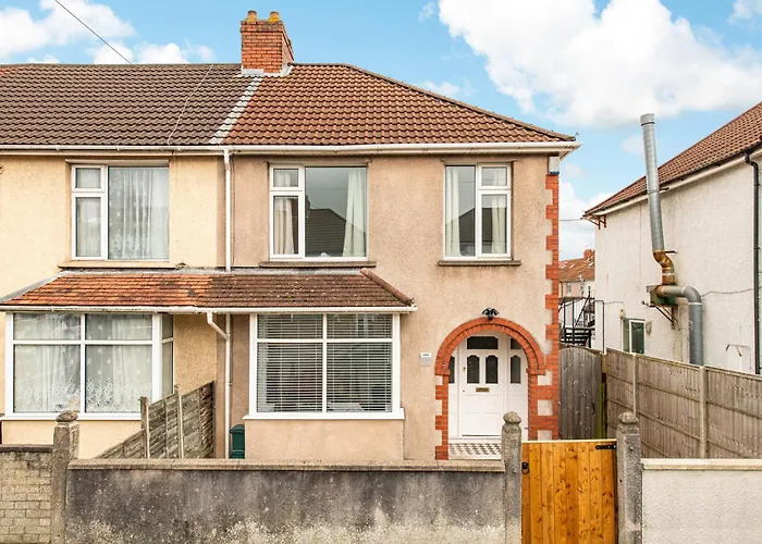 펜션 Longstays-4bedroom-2bath-6beds-by Fabaccommodation